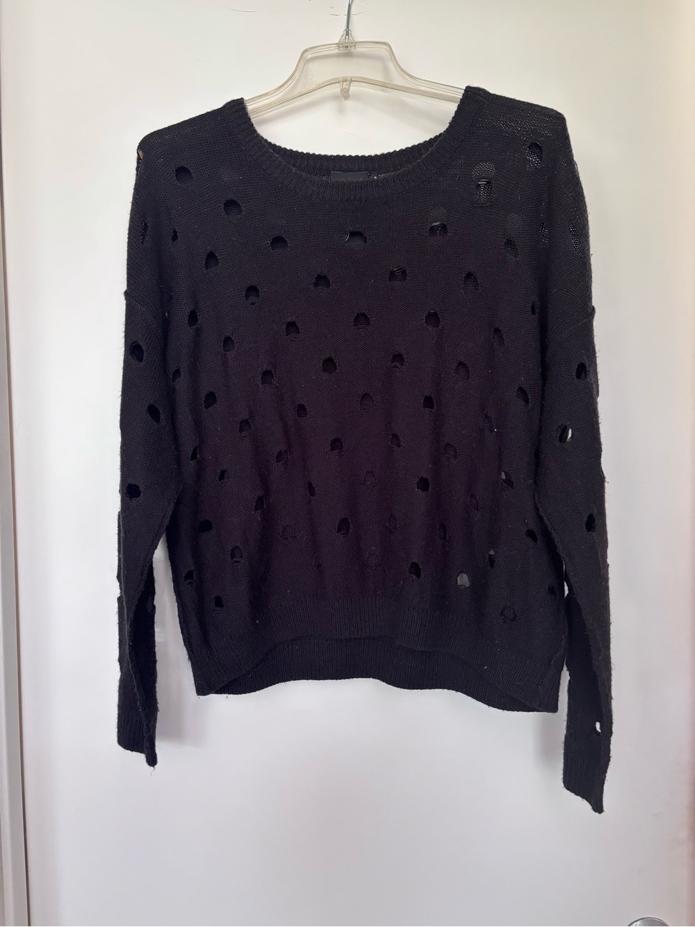 Trendy hole-y sweater♟️